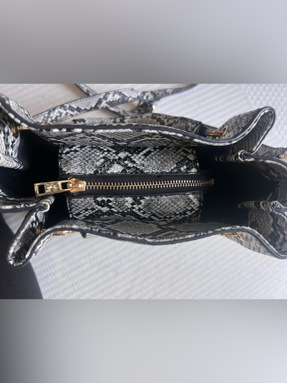 Snake-Print Handbag - Picture 4 of 7